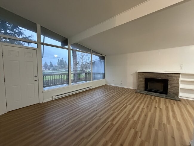 Photo - 8428 Maple Ave SE