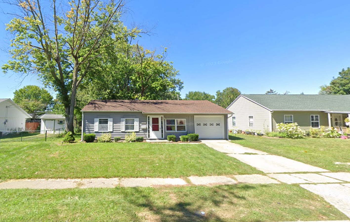 Photo - 2320 Manitoba Dr