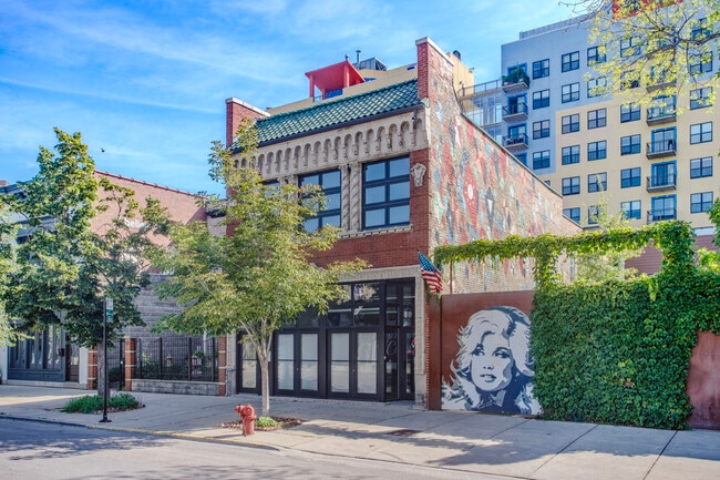 Building Photo - 5519 N Broadway Unit 2W Rental