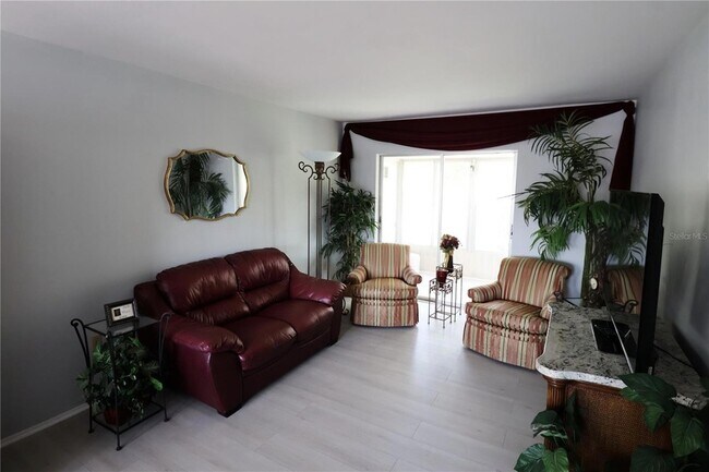 Photo - 2083 Canal Dr Unidad L32
