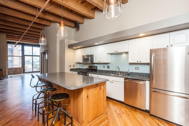 Photo - 2 bedroom in Chicago IL 60661 Unit 403