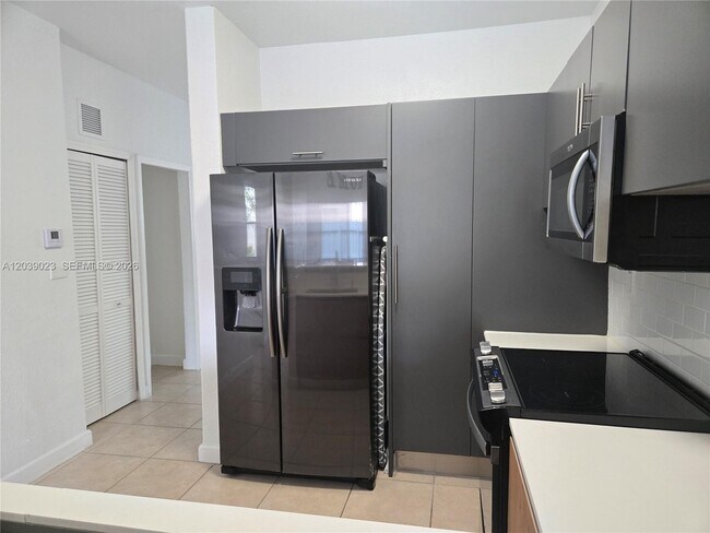 Photo - 1539 SE 27th St Unit 107