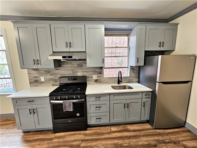 Building Photo - 646 E 93rd St Unit 2