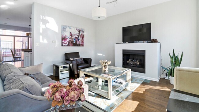 Photo - 720 W Evergreen Ave Unit 720