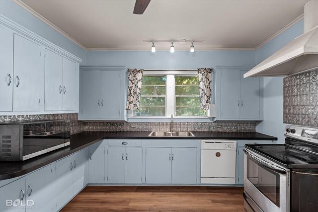 Photo - 202 E Elmwood St