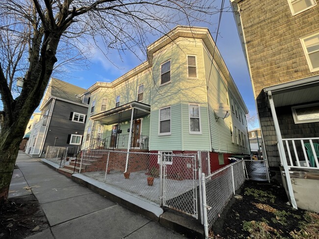 Photo - 227 Holland St Apartments Unit 1