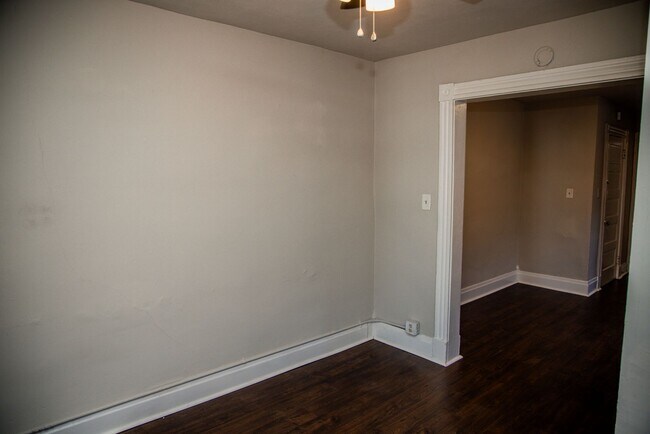 Photo - 2002 Rosewood Ave Unit Apt #D
