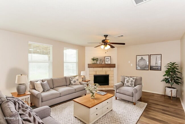 Photo - 413 Emerald Creek Dr