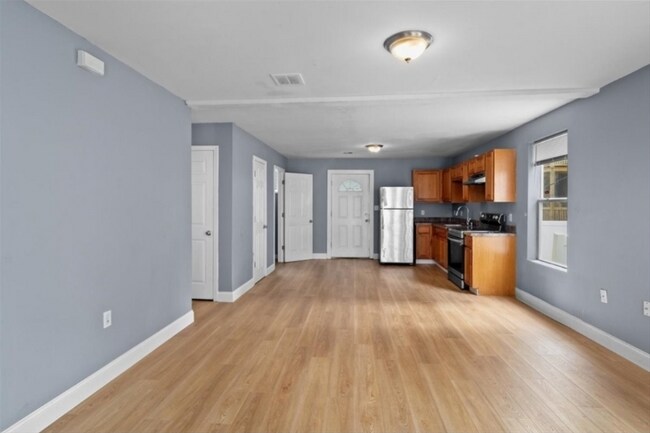 Building Photo - 22 Woodford St Unit N/A Rental