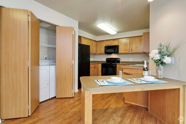 2BR, 1BA - 703 SF