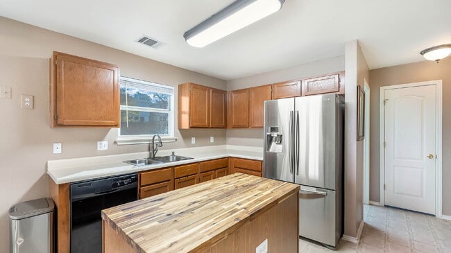 Photo - 638 Coral Harbor