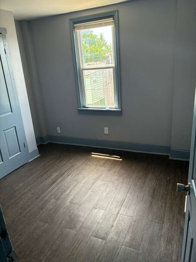 Photo - 2832 Parkwood Ave
