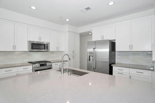 Building Photo - 10881 McCan Ct