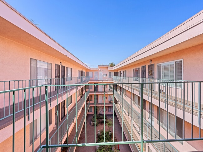 Photo - 335 Cedar Ave Unidad 412