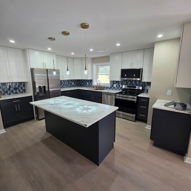 Photo - 1718 W Main St