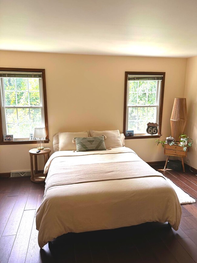 Photo - 956 Huntwood Ln