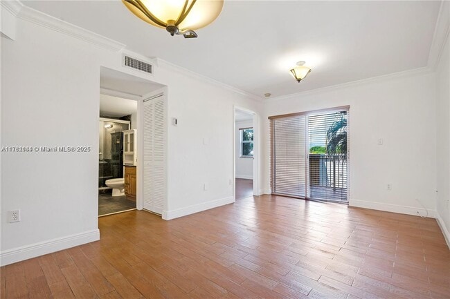 Photo - 2441 SW 31st Ave Unit 104