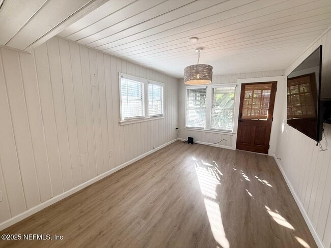 Photo - 811 2nd St S