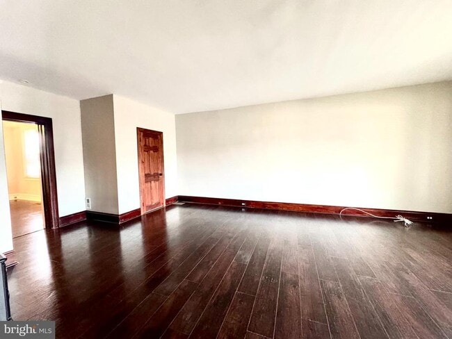 Photo - 425 Juniper St