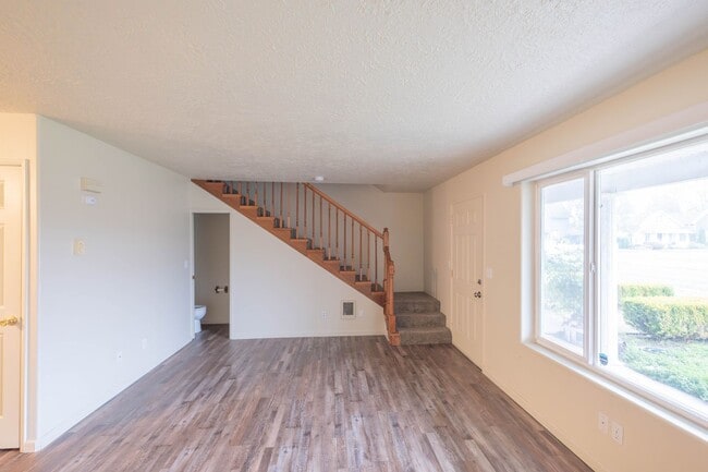 Photo - Close To The Heart of Down Town Lebanon!