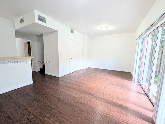 Photo - 825 SW 6th St