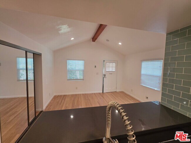 Photo - 311 N Venice Blvd Unit 1