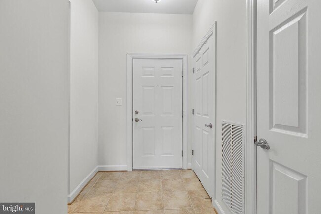 Building Photo - 830 Belmont Bay Dr Unit 206 Rental