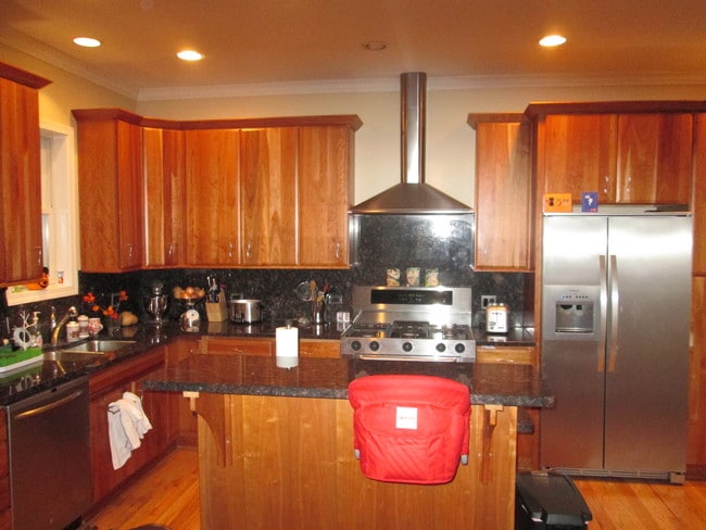 Building Photo - 1237 W Carmen Ave