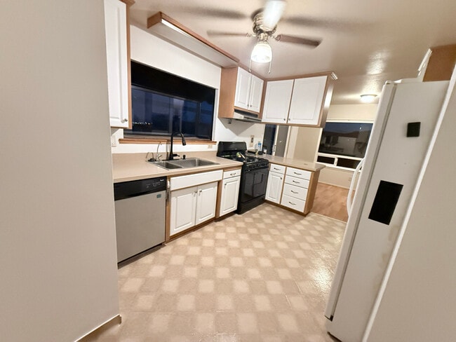 Photo - 5525 Vida Ave