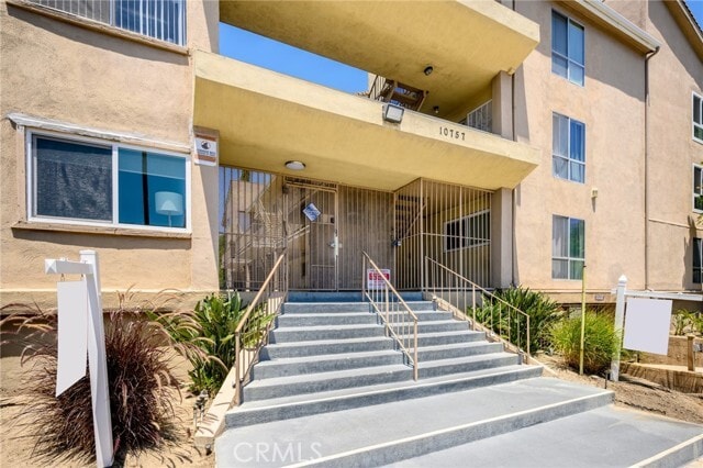 Photo - 10757 Hortense St