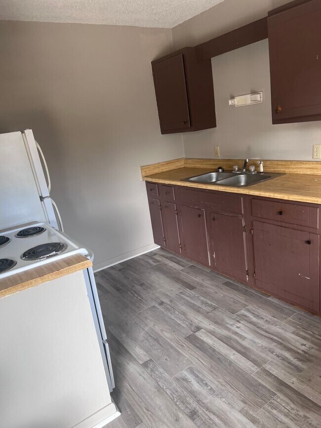 235 Pinecrest Ave Unit 7