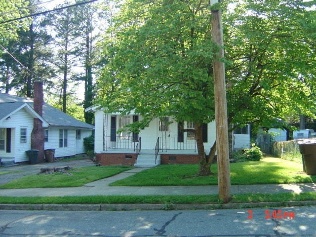 Building Photo - 1 BR apartment w/ hardwood floors and lawn...
