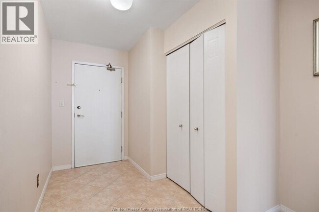 Photo - 5000 Wyandotte St E Unité 212