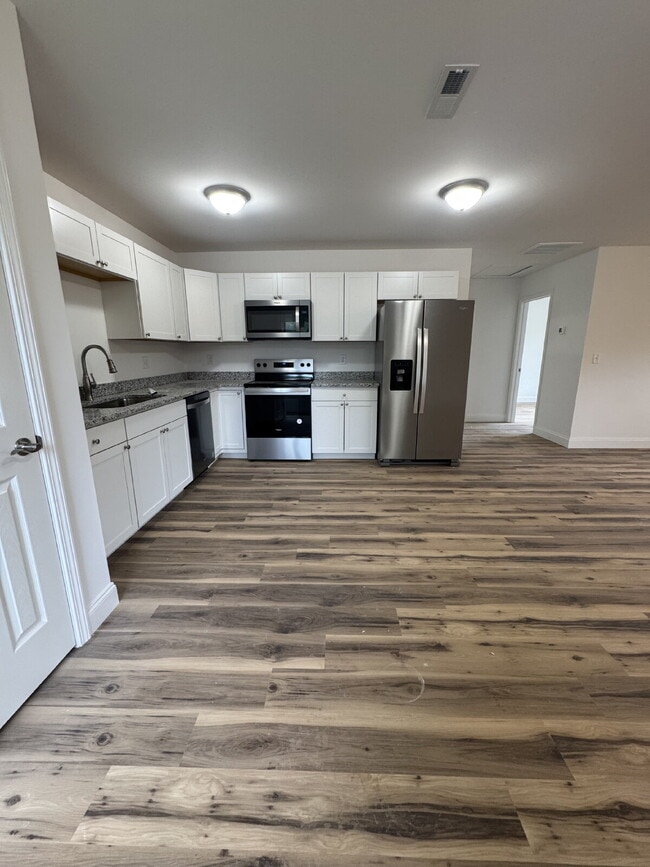 Photo - "Charming 3-Bedroom Retreat with 2 Full Ba...