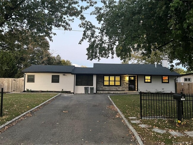 Building Photo - 1553 Potter Blvd