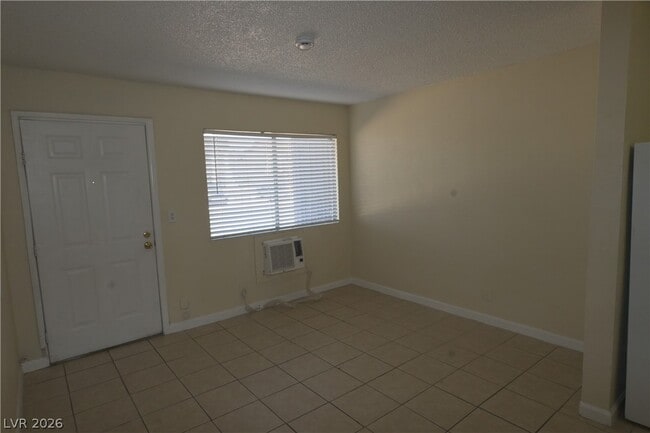 Photo - 3021 E Carey Ave Unidad 2