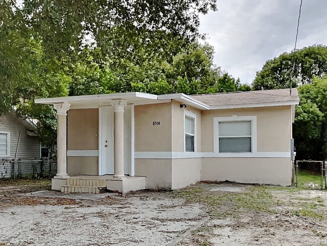 Building Photo - Charming 3 Bed Home with Fenced Yard in Tampa, FL