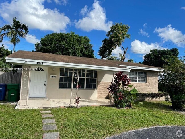 Building Photo - 1931 Bahama Dr Rental