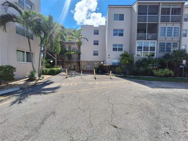 Photo - 2821 Somerset Dr Unit 316