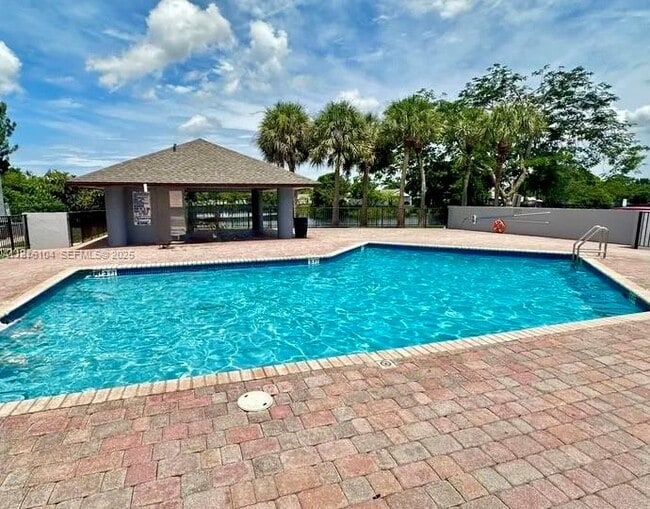 Building Photo - 7405 SW 152nd Ave Unit 105