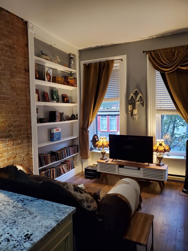 Building Photo - 277 Hudson Ave Rental