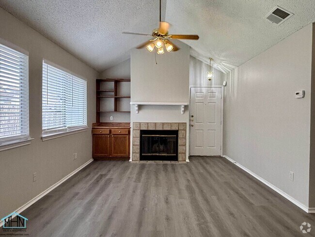 Building Photo - Beautifully renovated 3 bedroom, 2 bath ho... Unit 3506 Rental