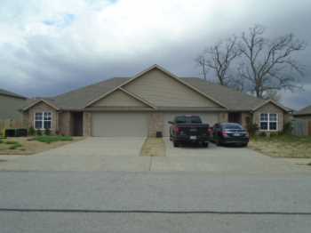 Building Photo - 220 Sage St