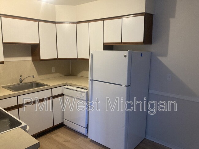 Photo - 6043 In the Pines Dr SE