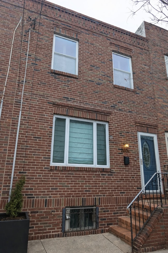 Photo - 2005 S 13th St