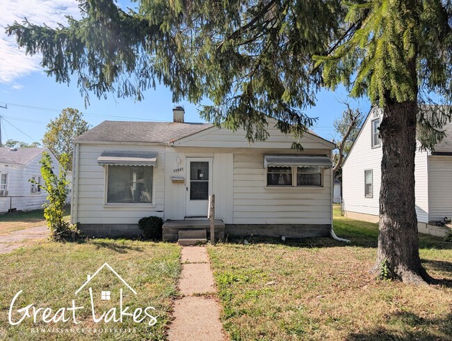 Building Photo - Cozy 2 Bedroom 1 Bathroom now available fo...
