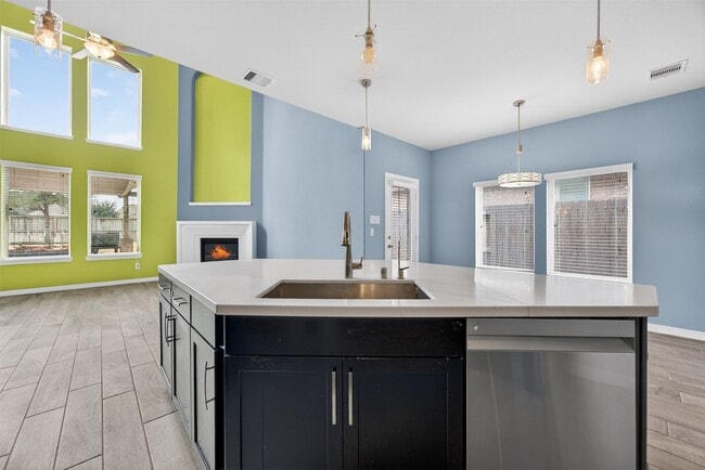 Building Photo - 11022 Honeysuckle Haven Dr