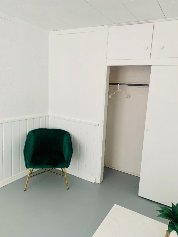 Photo - 108 W Gold St