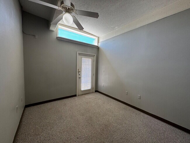 Photo - 1619 University Ave Unit 3