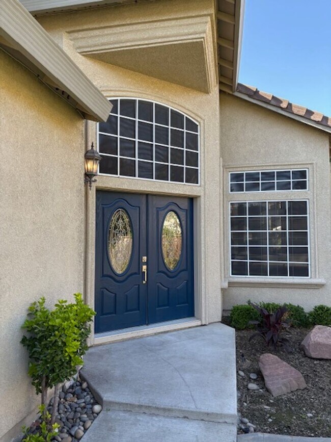 Photo - Stunning 5-Bedroom, 3-Bathroom Home with P...